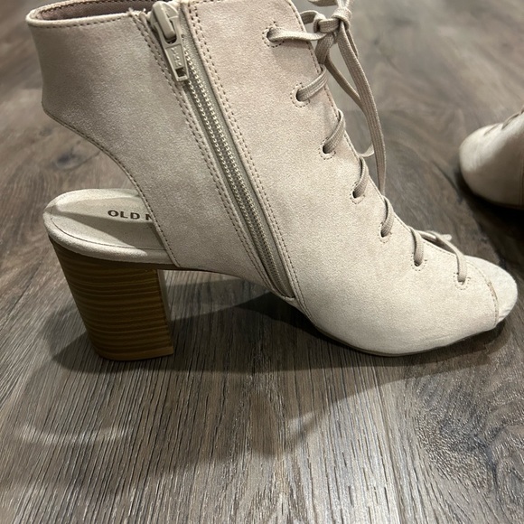 Old Navy Chunky Heel Lace Up Women’s Shoes Size 8 - Picture 3 of 6